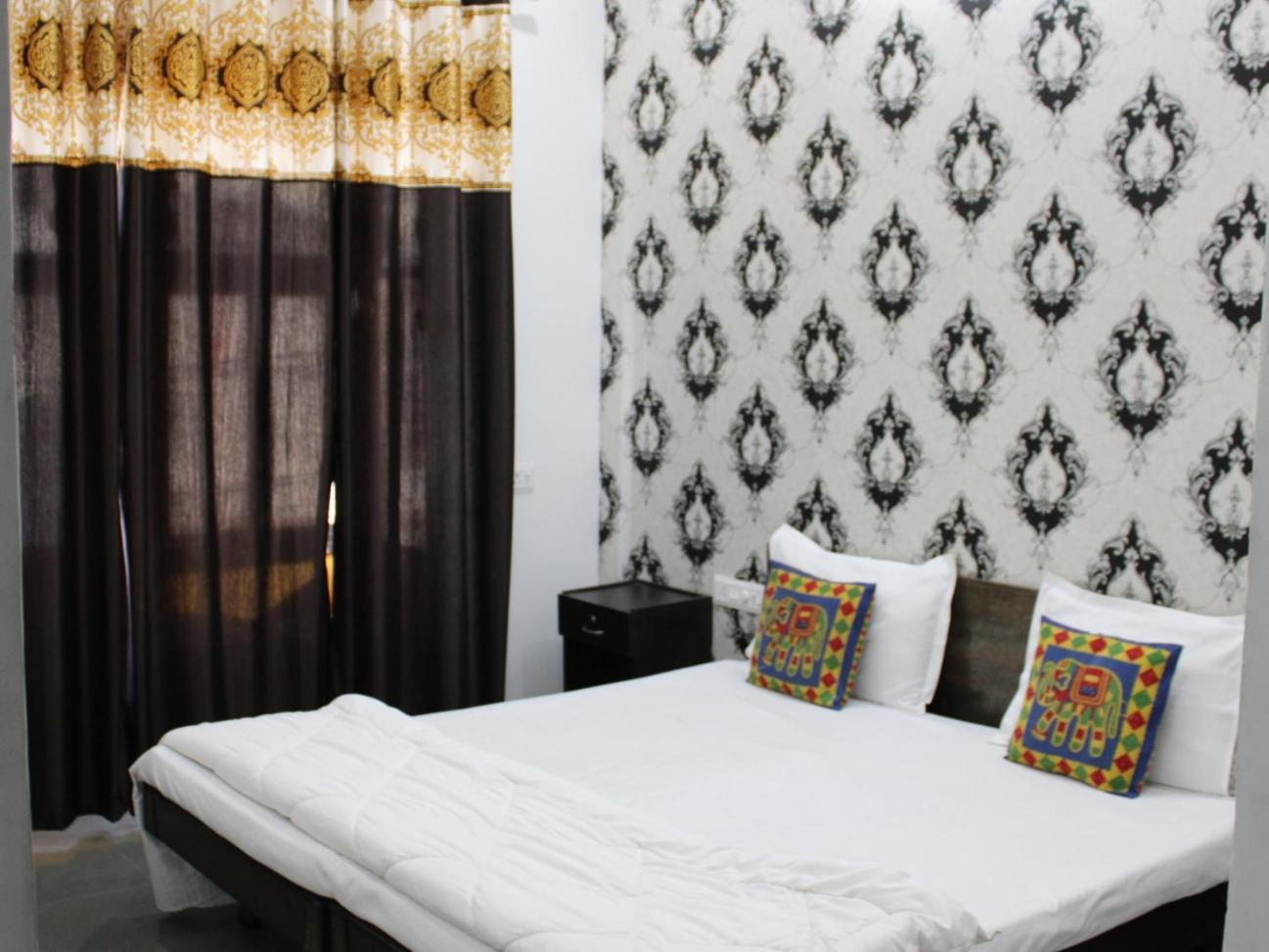 Hill Paradise Home Stay Udaipur Oda fotoğraf