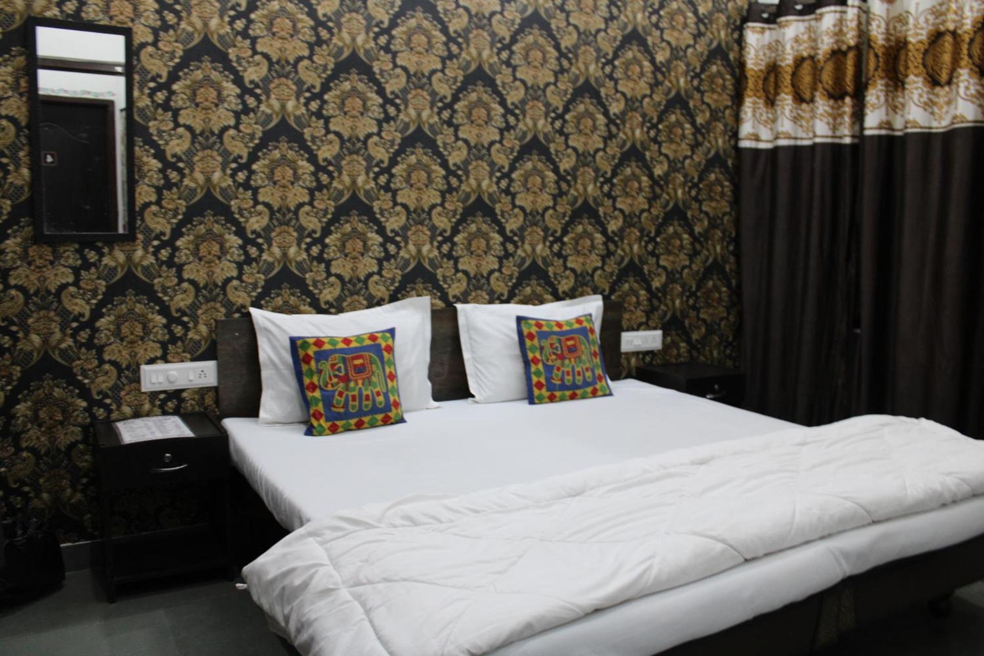 Hill Paradise Home Stay Udaipur Oda fotoğraf